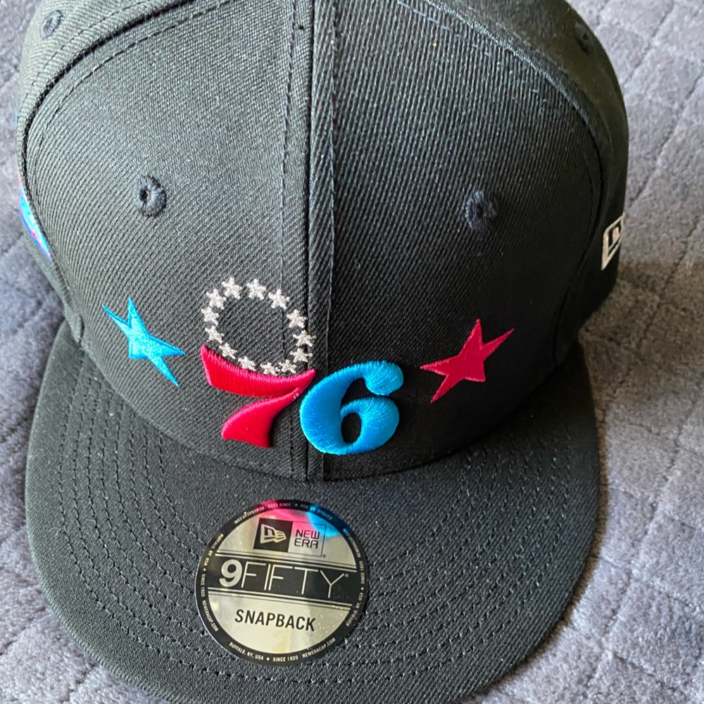Mens New With Tags NEW ERA NBA PHILADELPHIA 76ERS Adjustable Hat.